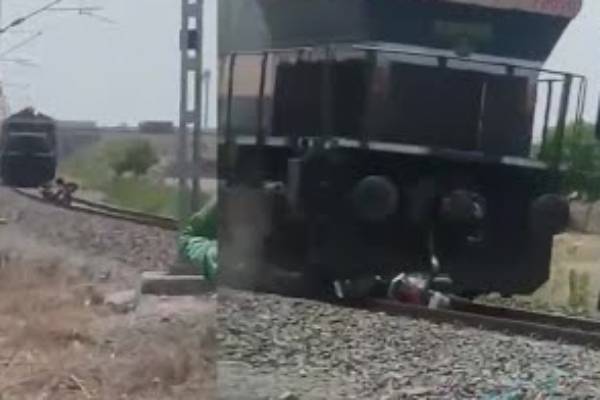 Man avoids getting hit by a train that crushed his bike